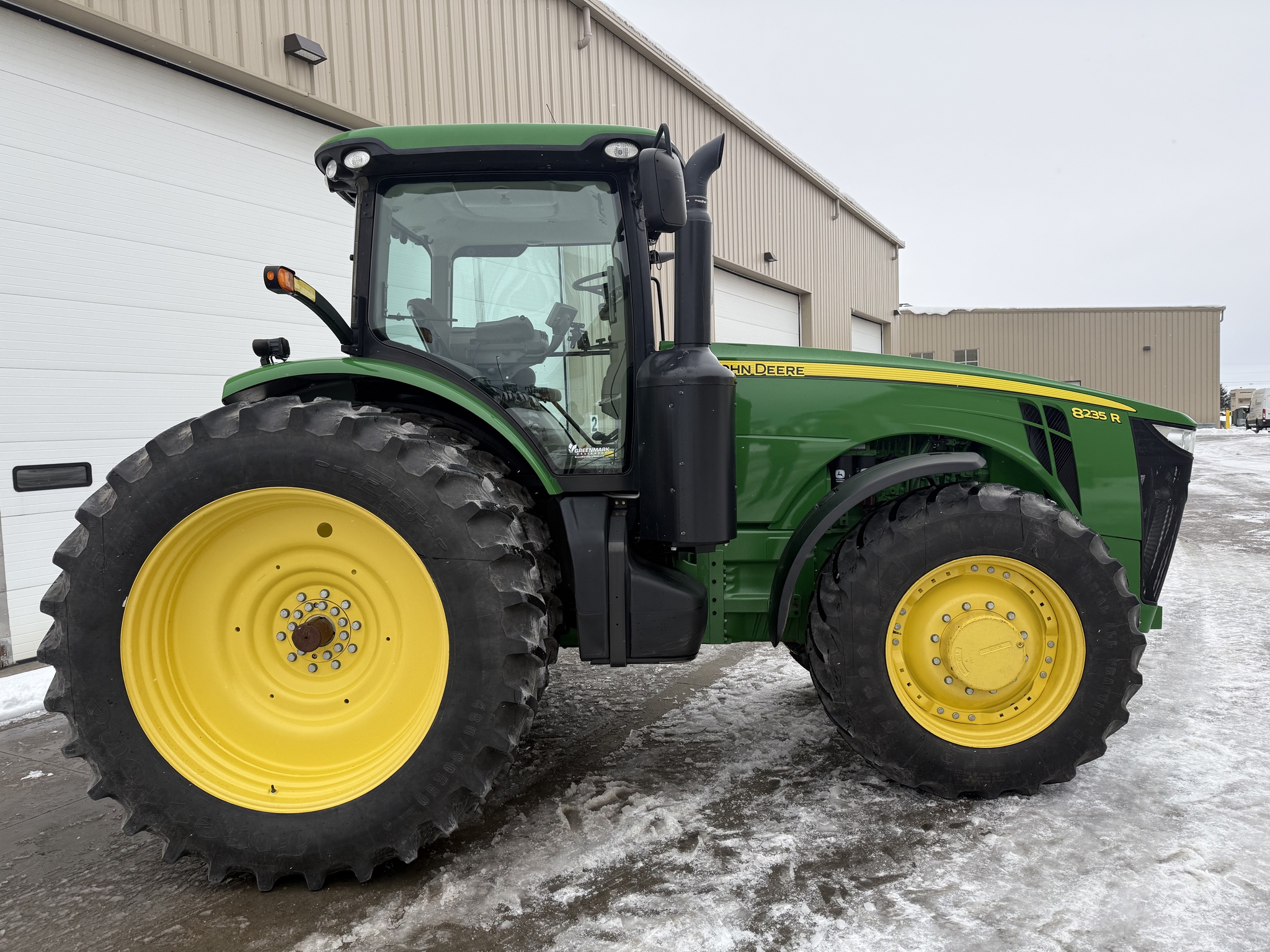 2013 John Deere 8235R Image 2