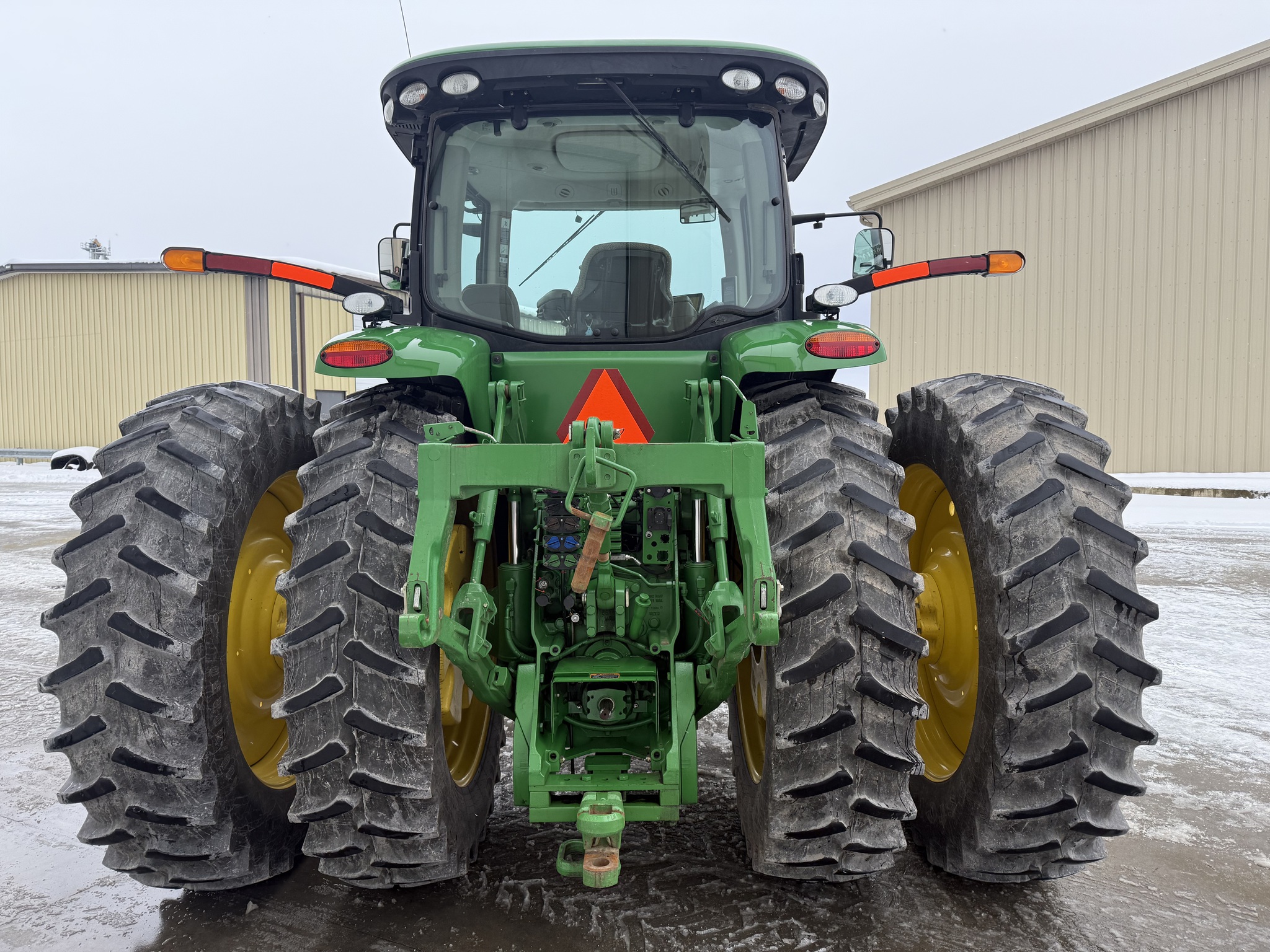 2013 John Deere 8235R Image 4