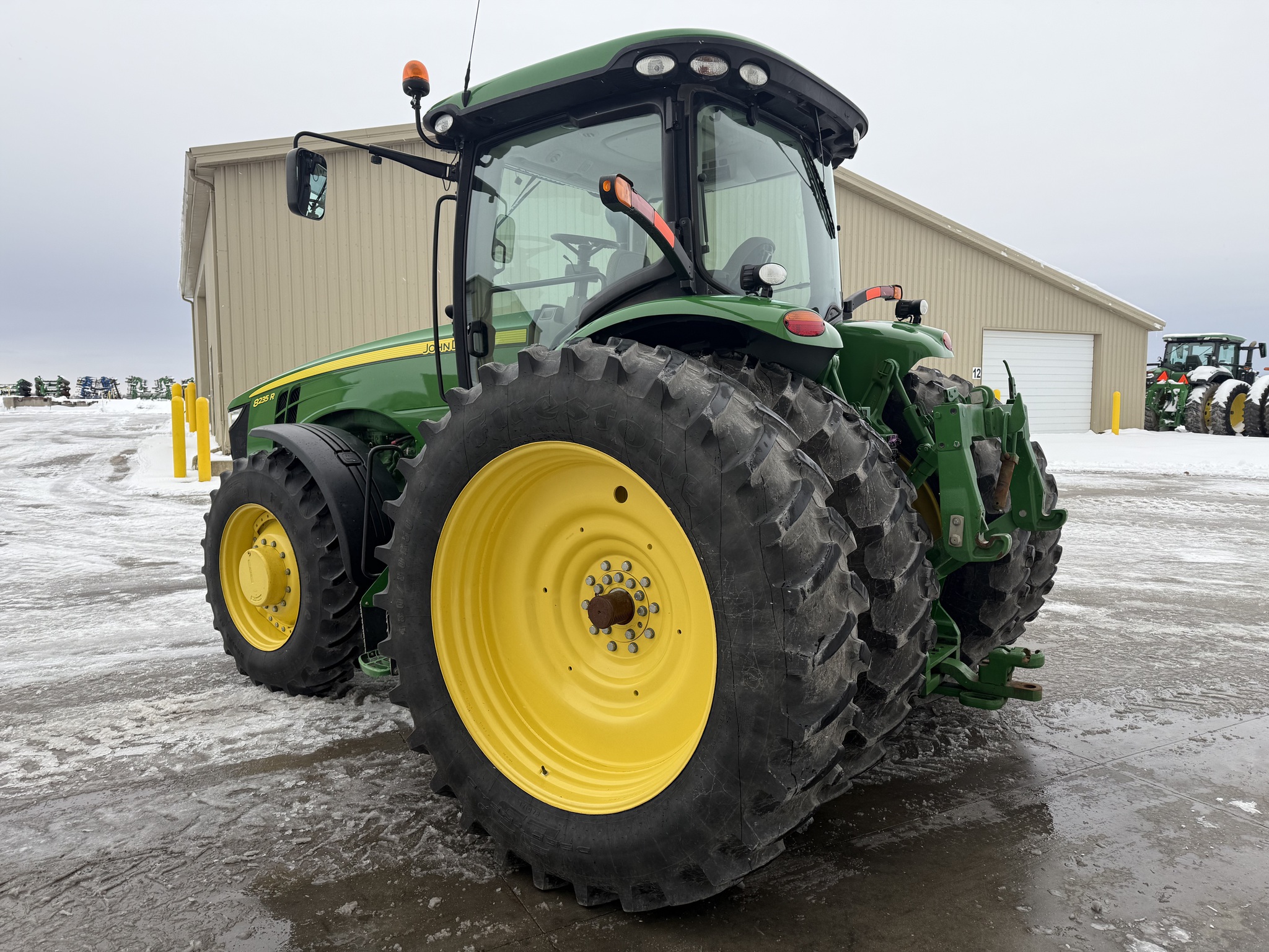 2013 John Deere 8235R Image 5