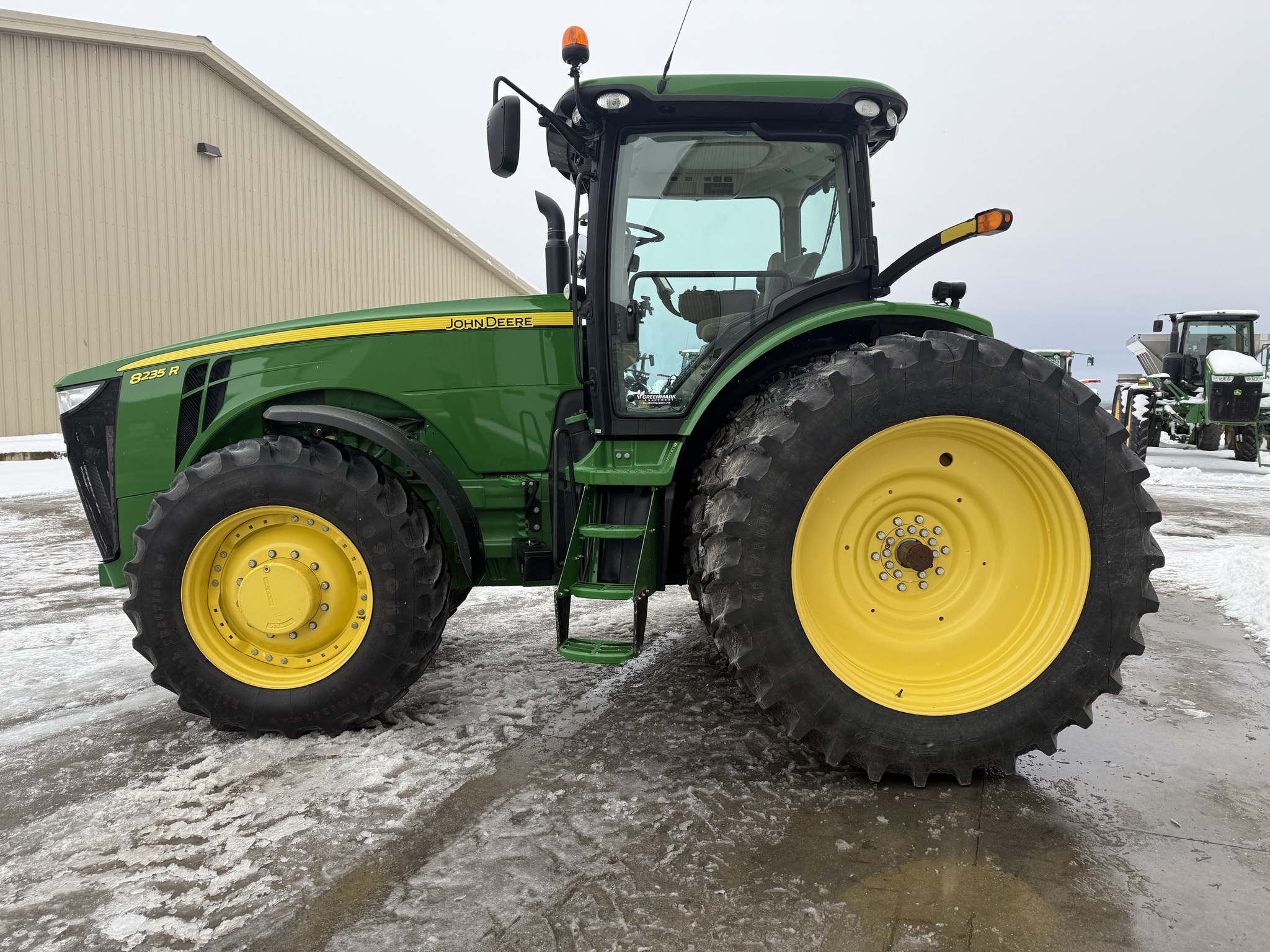 2013 John Deere 8235R Image 6
