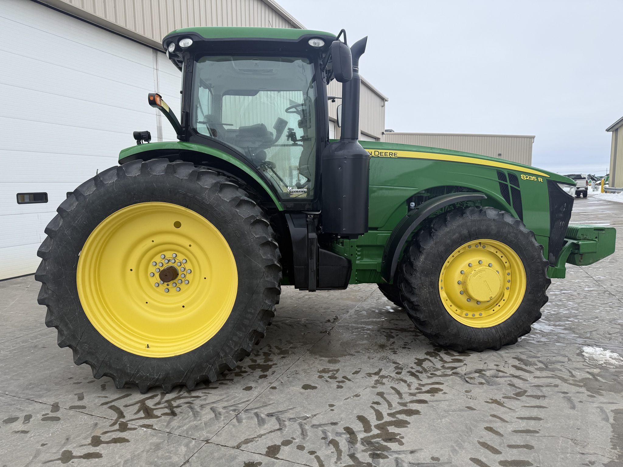 2013 John Deere 8235R Image 2