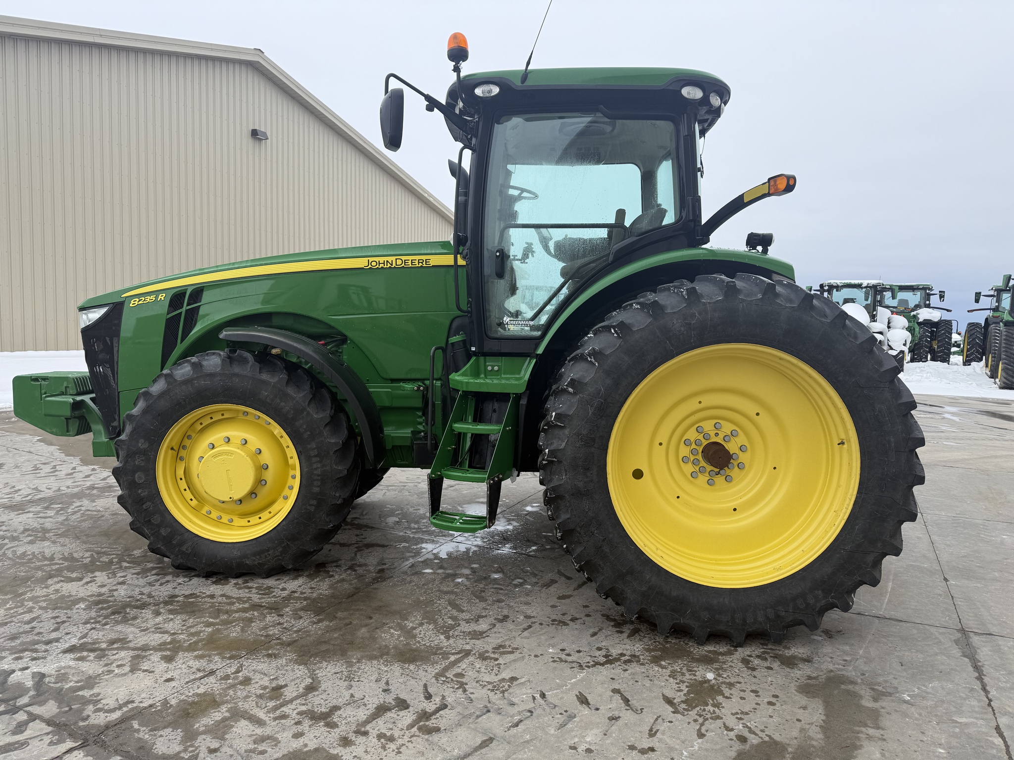 2013 John Deere 8235R Image 6