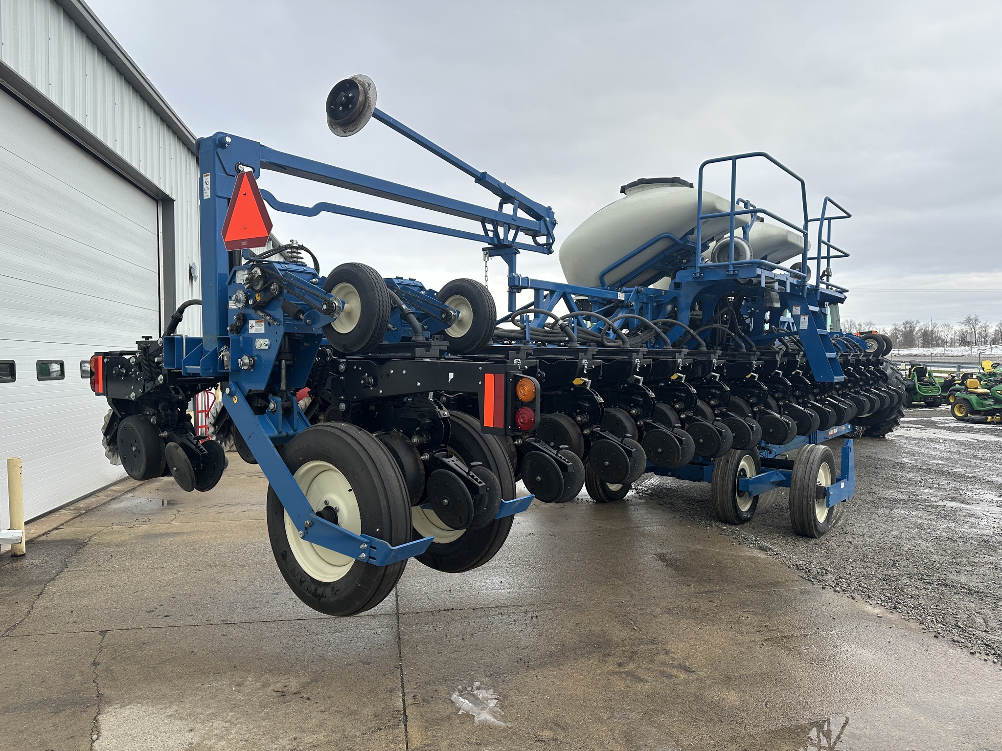 2021 Kinze 3605 Image 8