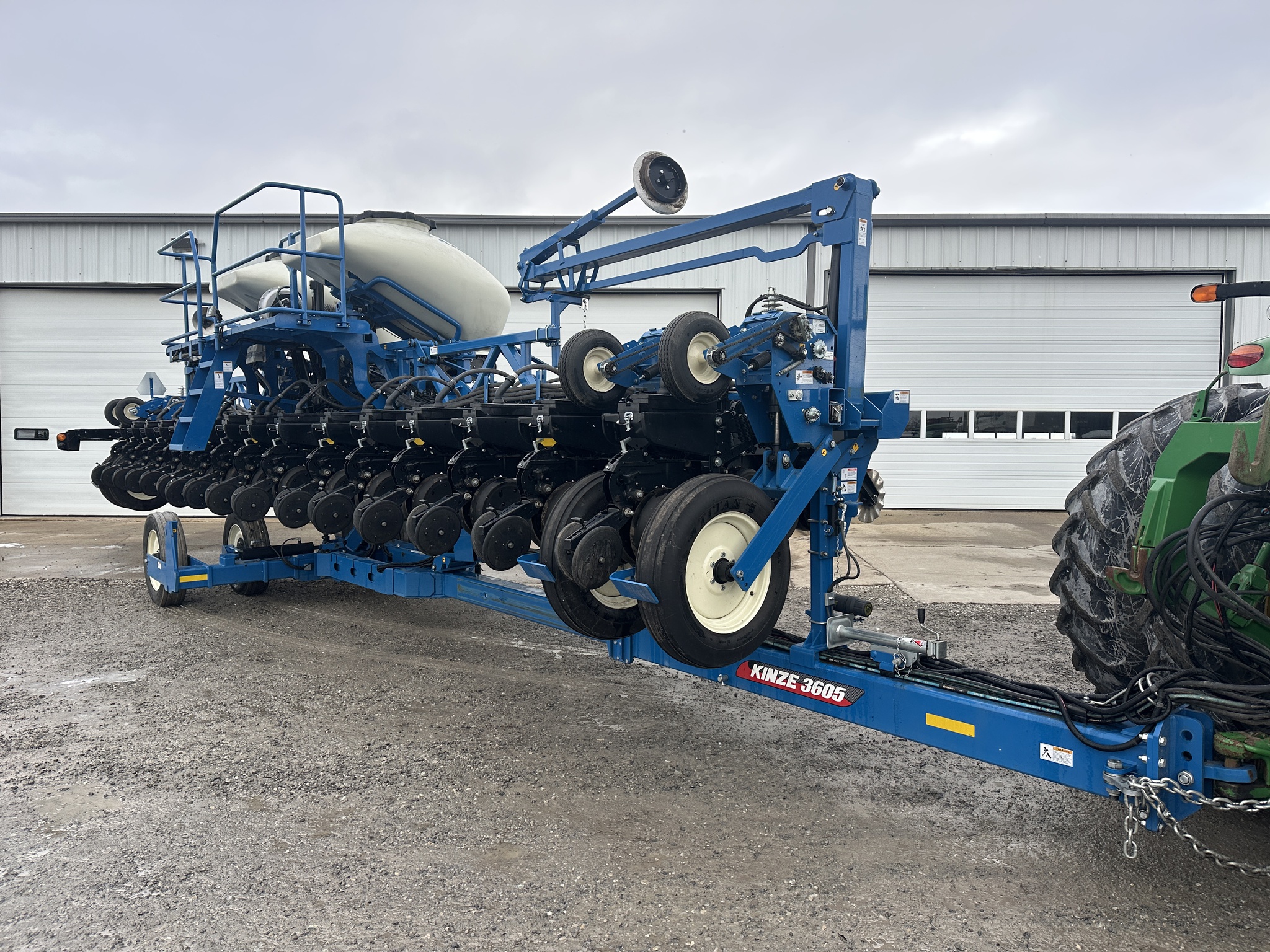 2021 Kinze 3605 Image 1