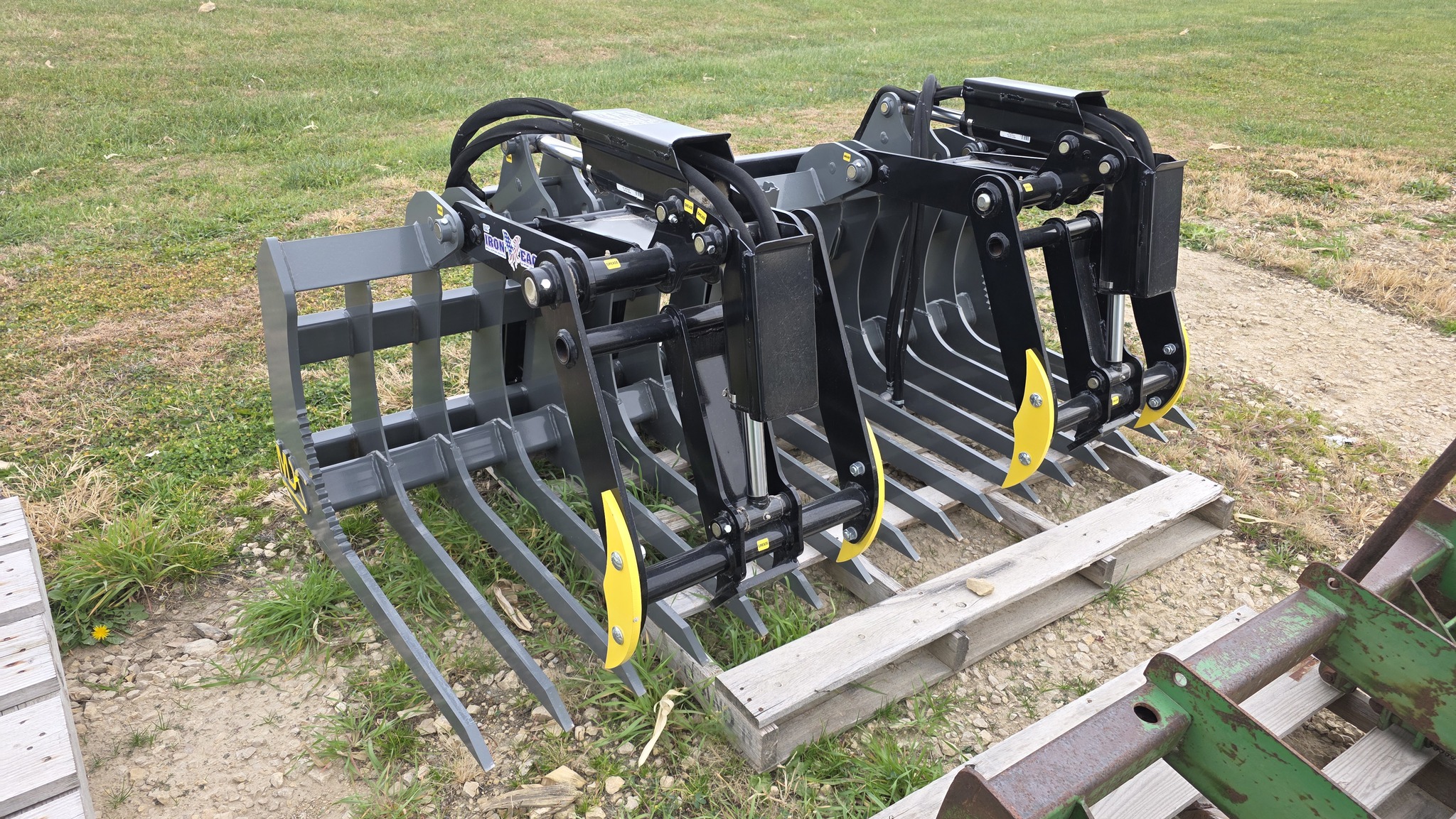 2022 MDS Iron Eagle 7' Slat Bucket Image 1