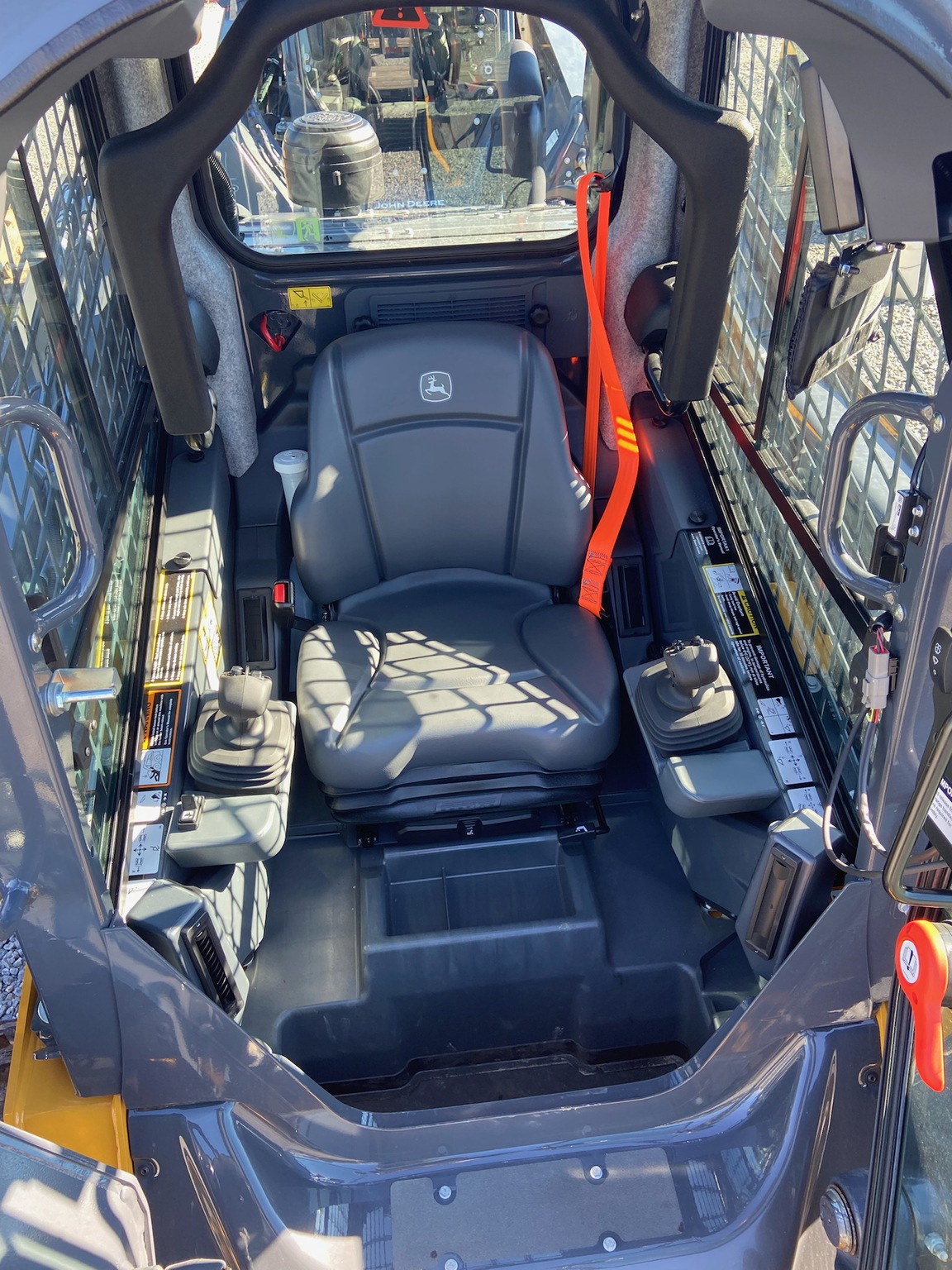 2025 John Deere 324G Image 7