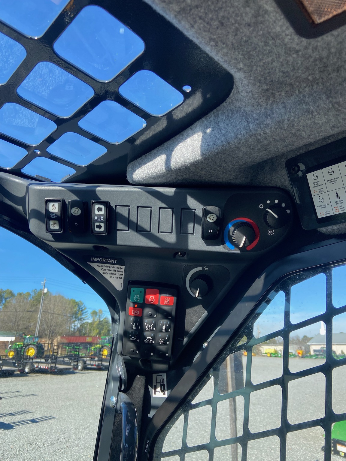 2025 John Deere 324G Image 9