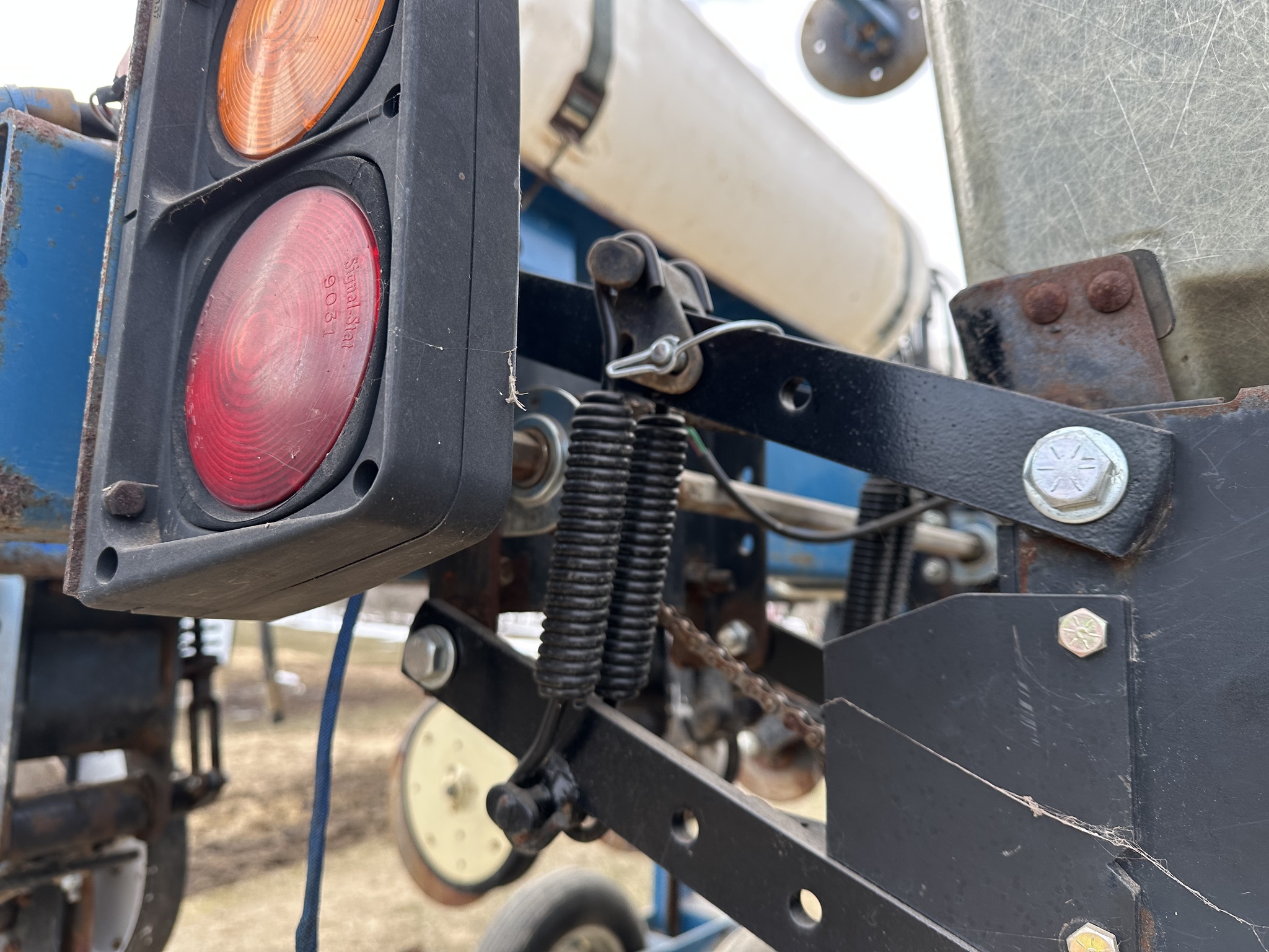 1998 Kinze 2500 Image 8