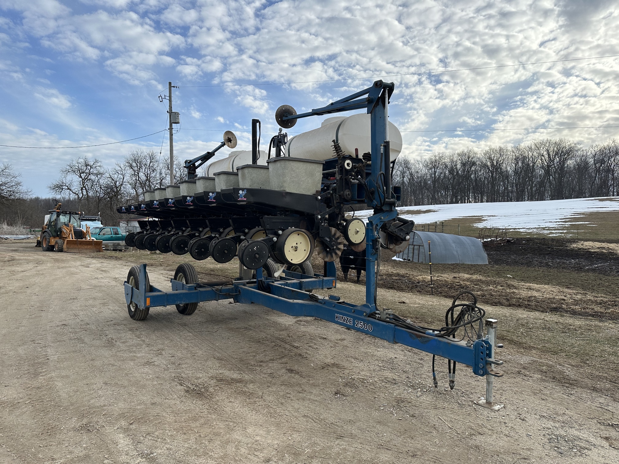 1998 Kinze 2500 Image 2