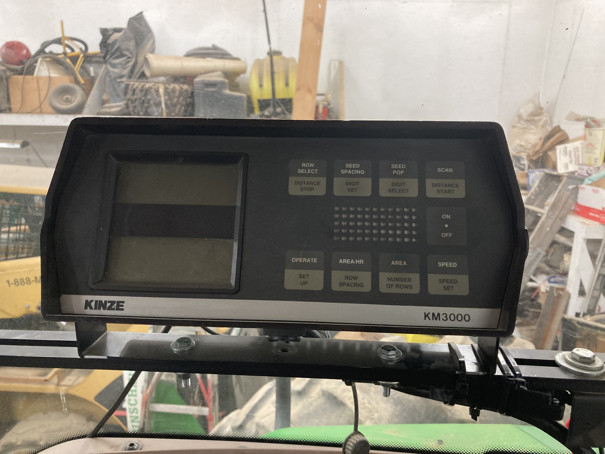 1998 Kinze 2500 Image 11