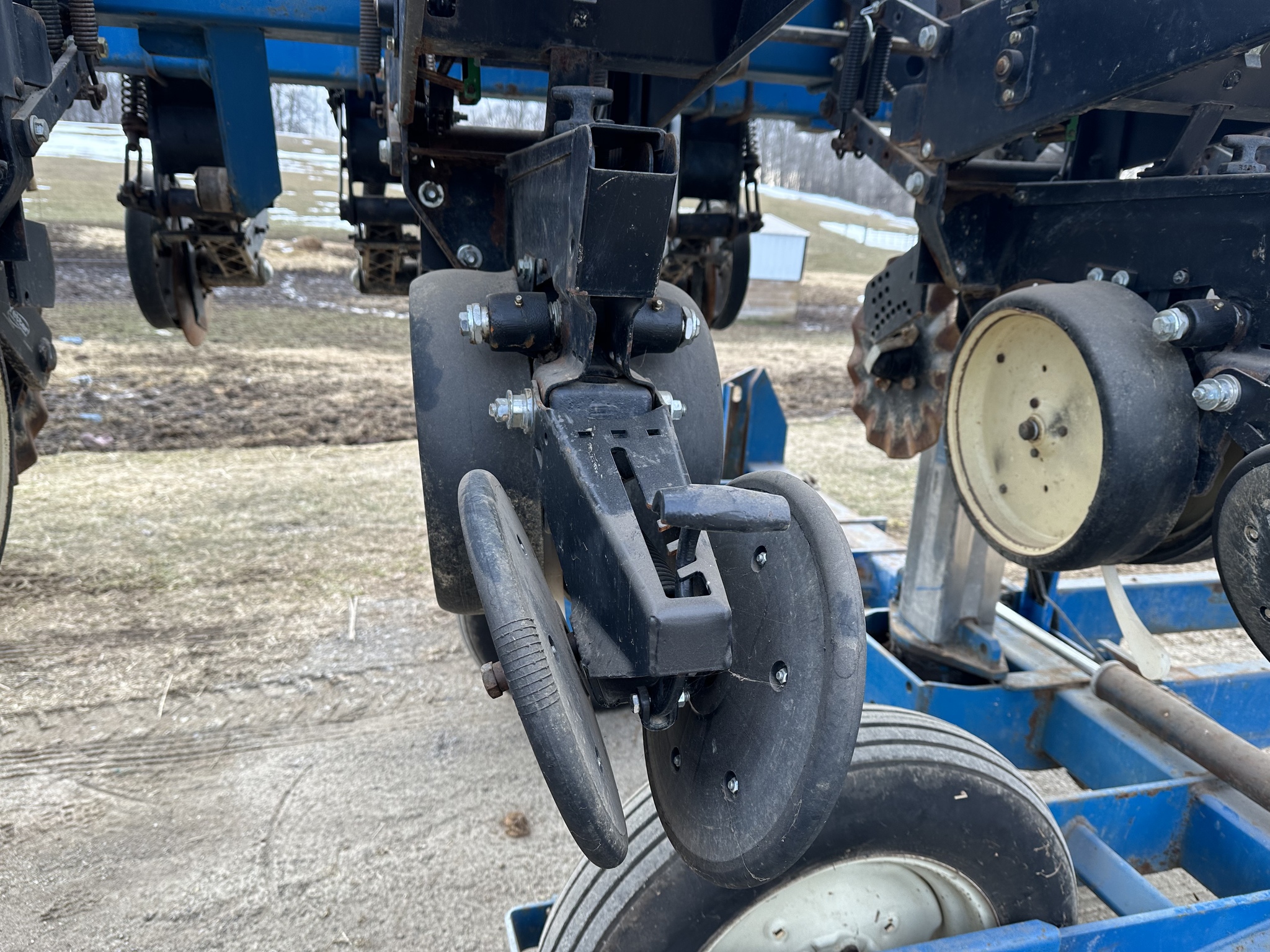 1998 Kinze 2500 Image 10