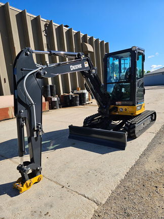 Photo of a 2023 John Deere 35G