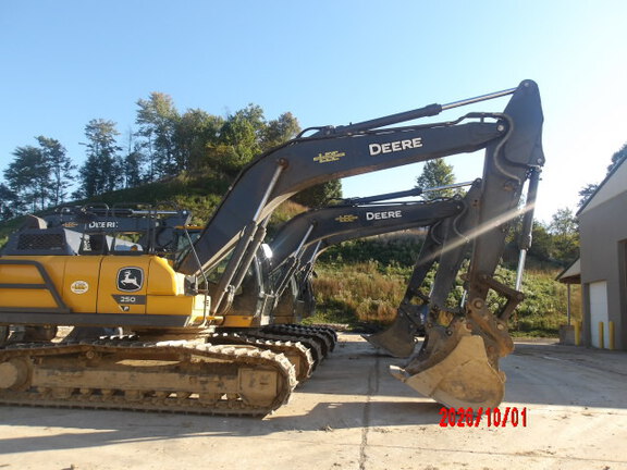 2023 John Deere 250 P-Tier