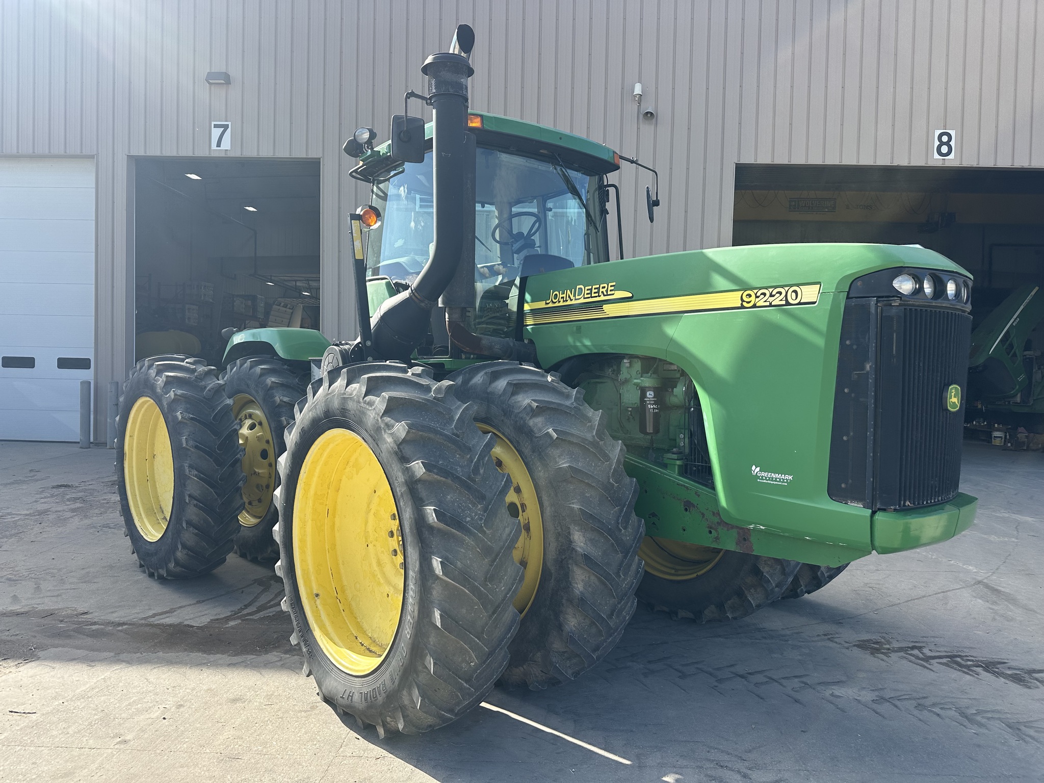 2004 John Deere 9220 Image 1