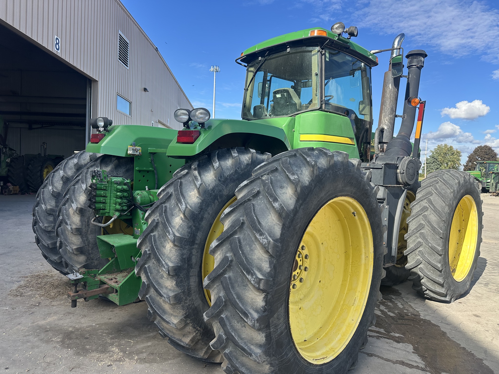 2004 John Deere 9220 Image 10