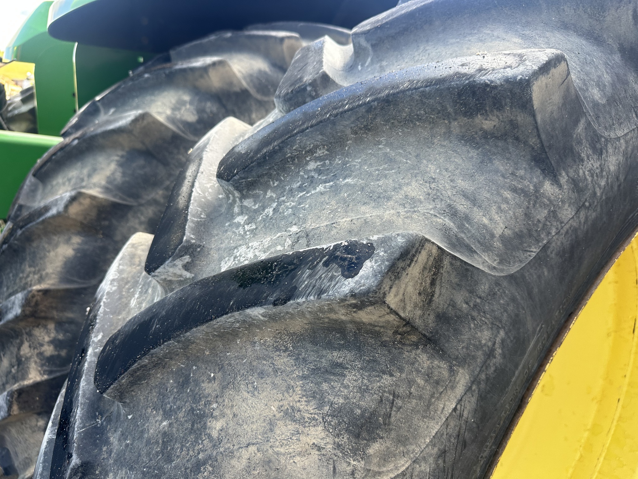 2004 John Deere 9220 Image 2