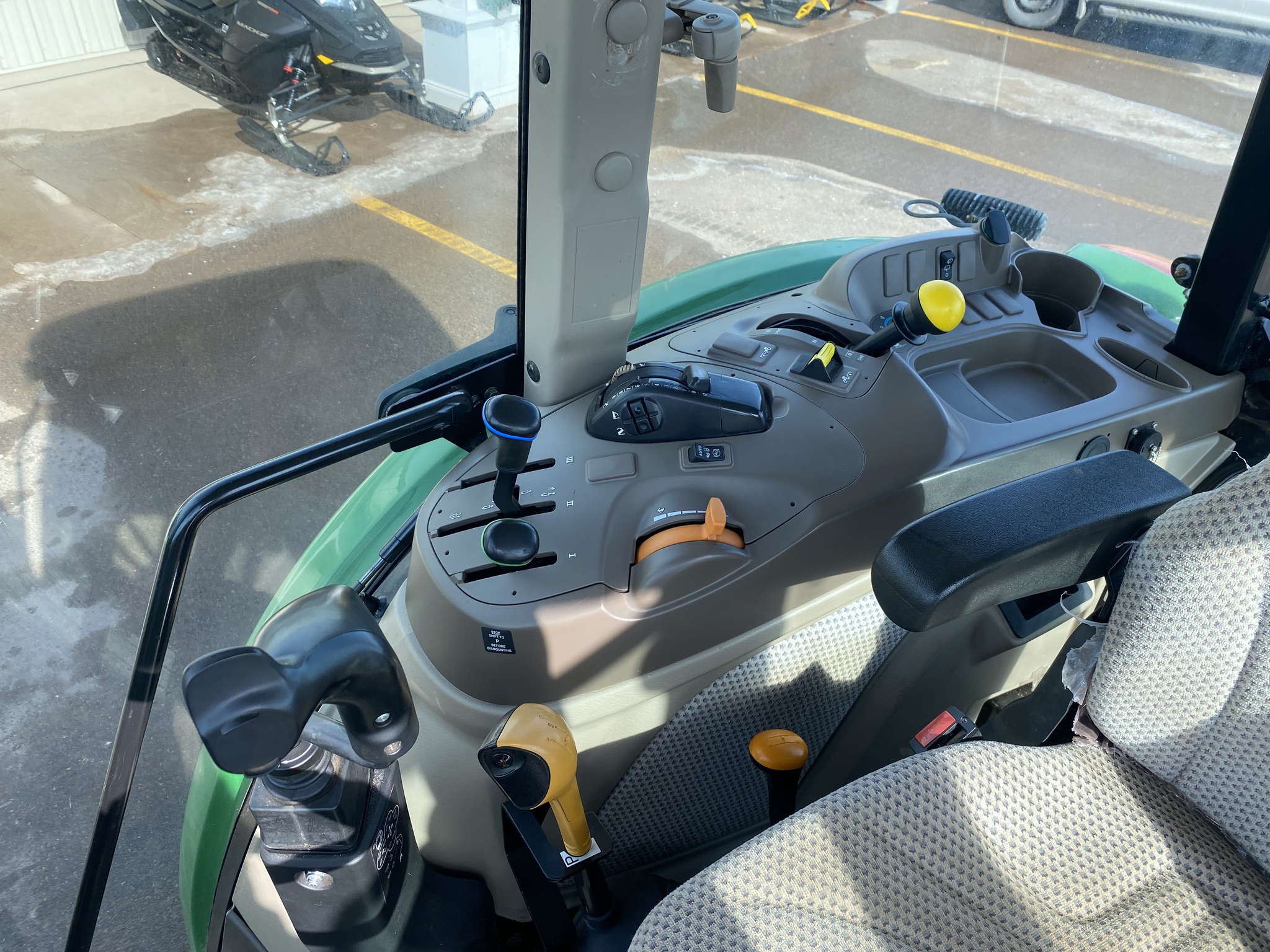 2019 John Deere 5100M Image 9