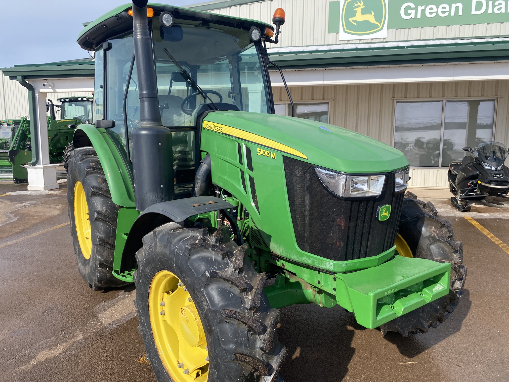 2019 John Deere 5100M Image 3