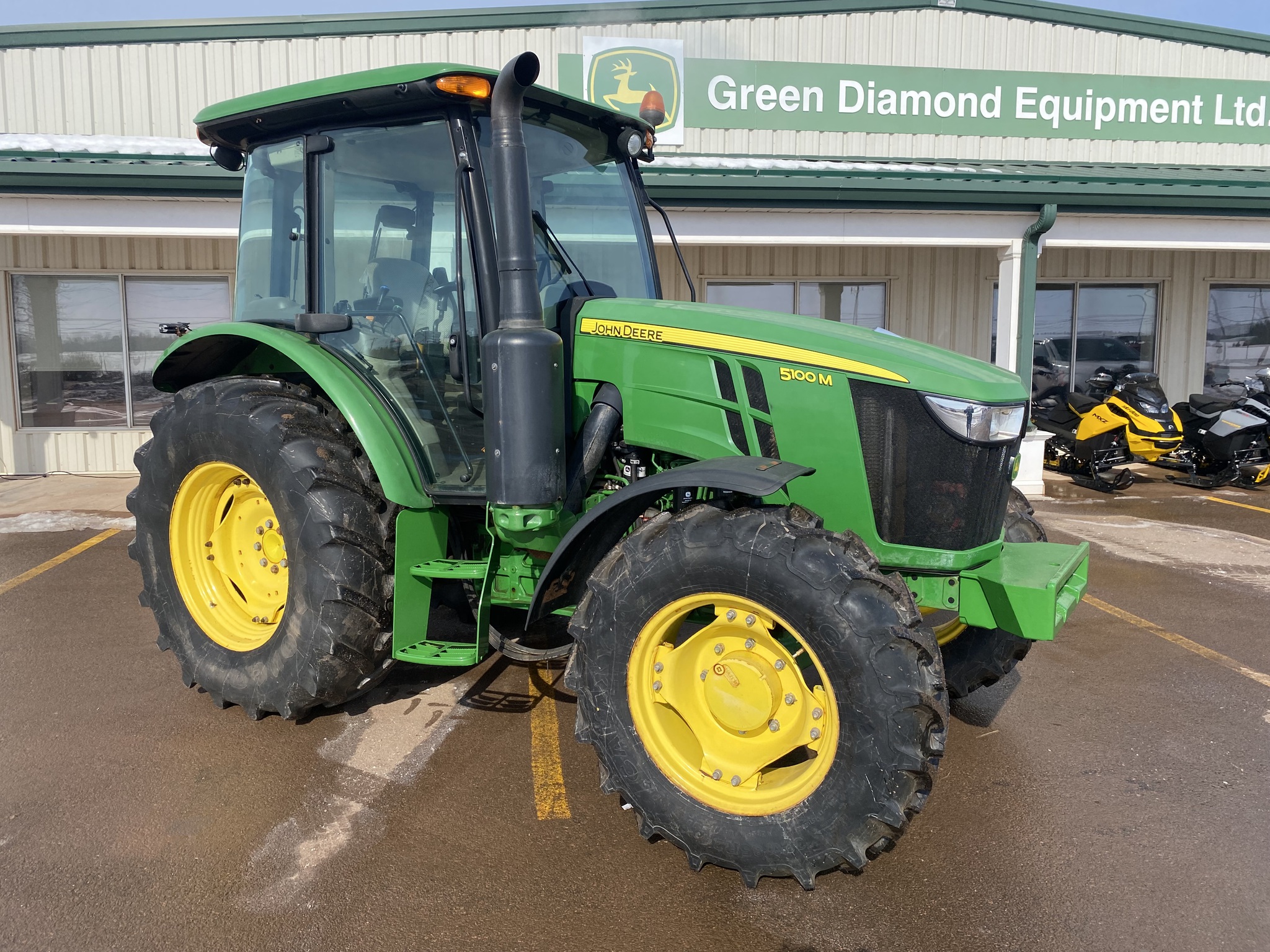 2019 John Deere 5100M Image 17