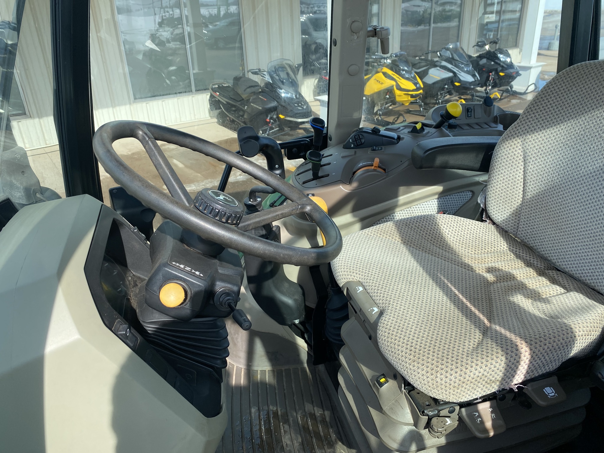 2019 John Deere 5100M Image 8