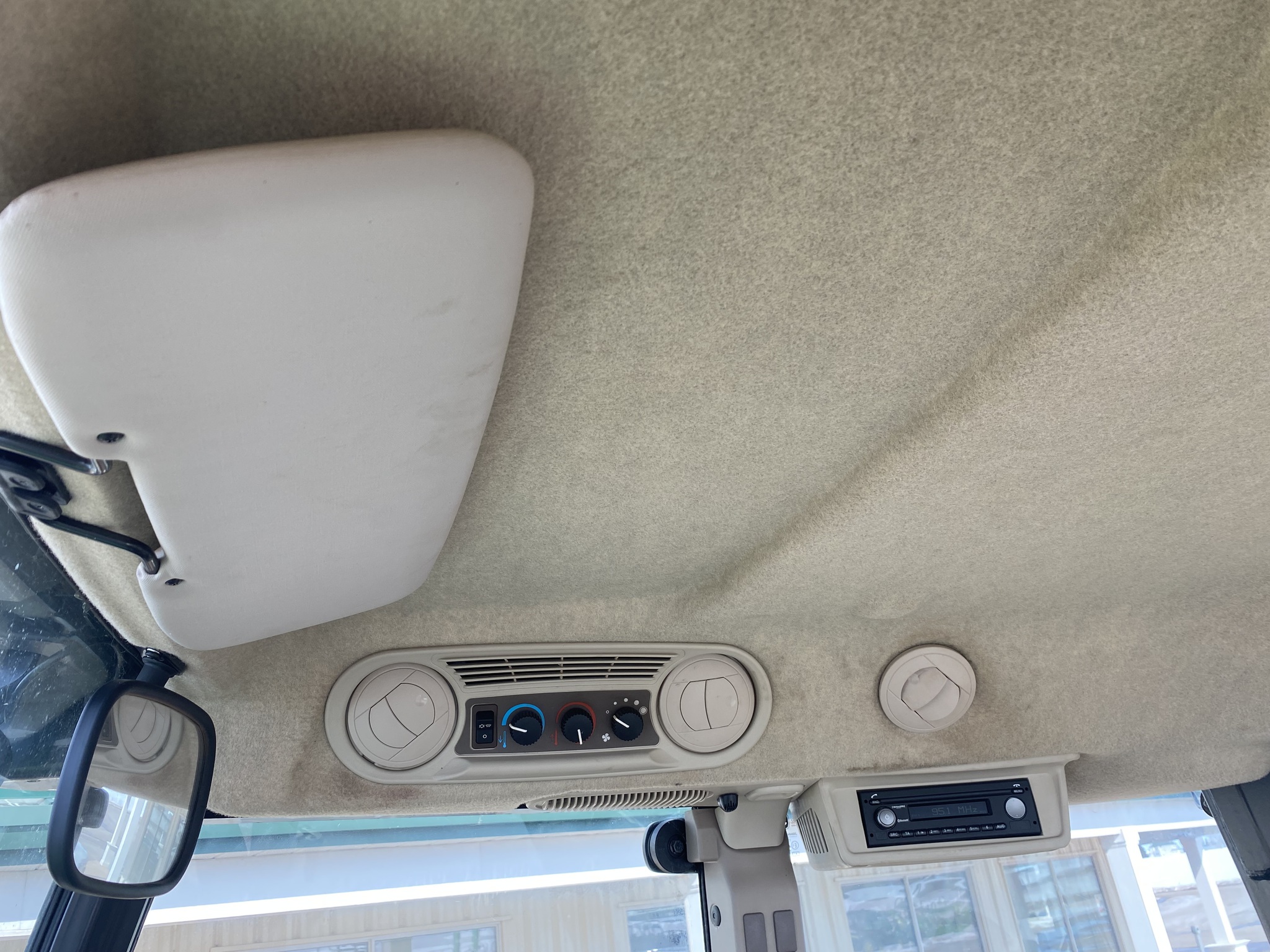 2019 John Deere 5100M Image 10