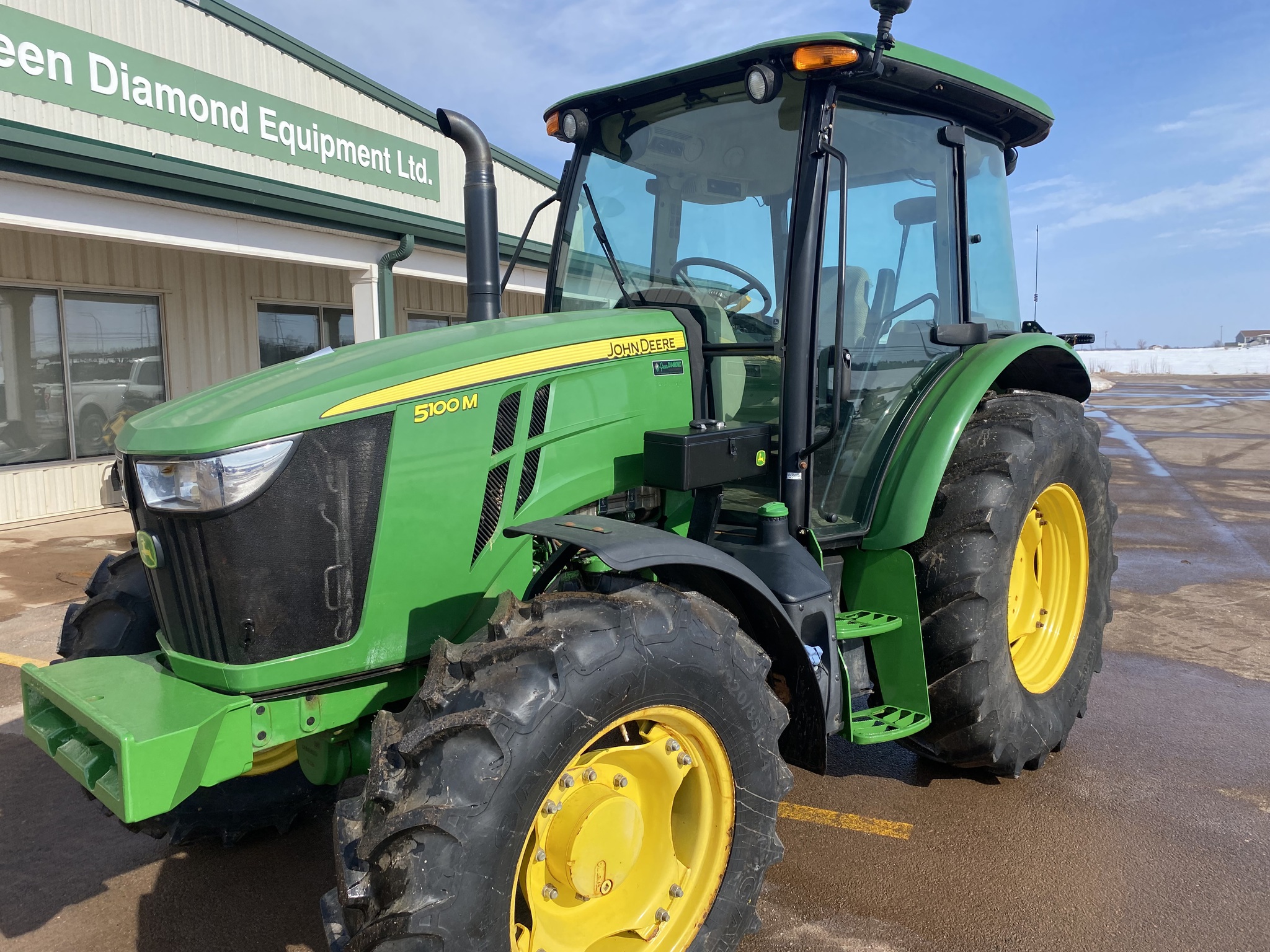 2019 John Deere 5100M Image 1