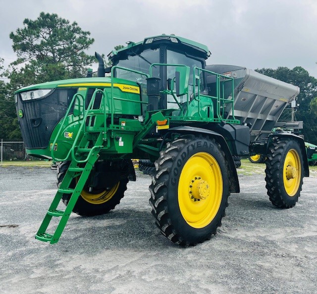 2022 John Deere 600R Image 1
