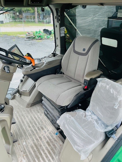 2022 John Deere 600R Image 8