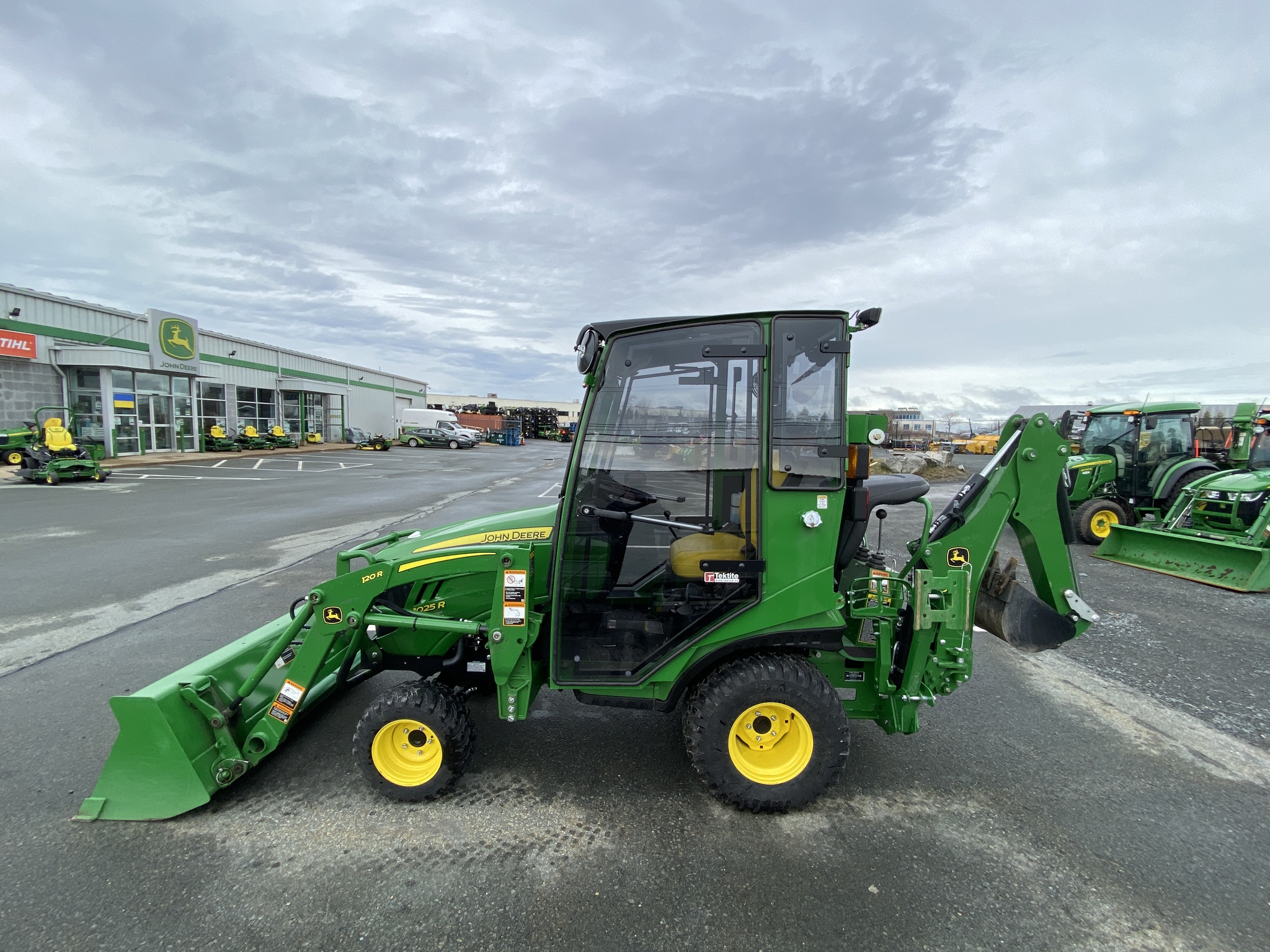2021 John Deere 1025R Image 1