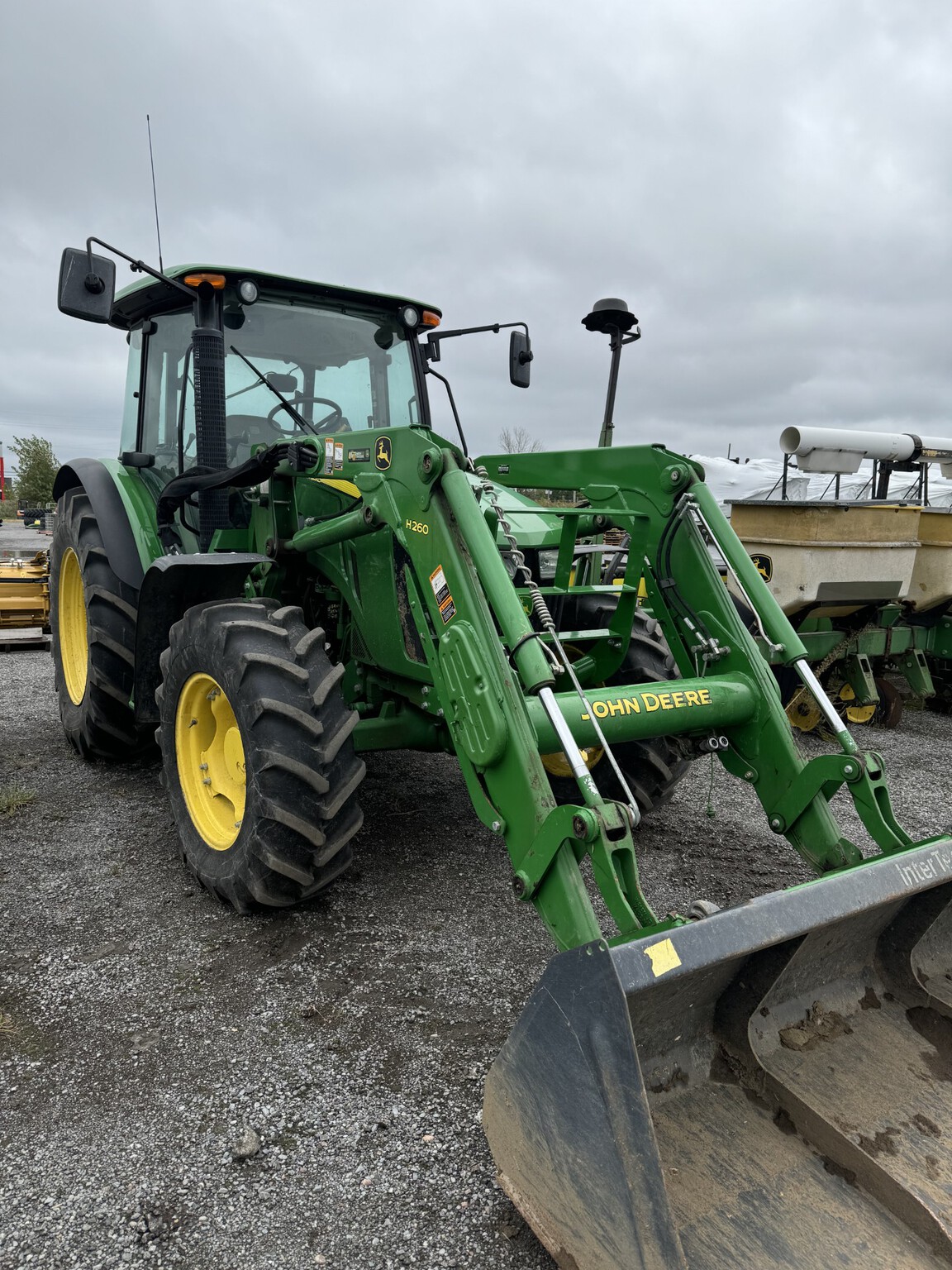 2017 John Deere 5100M Image 2
