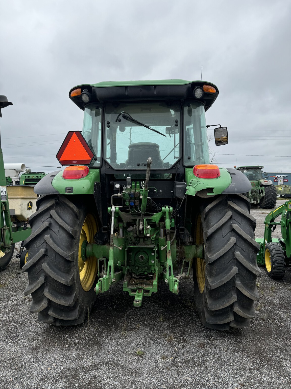 2017 John Deere 5100M Image 3