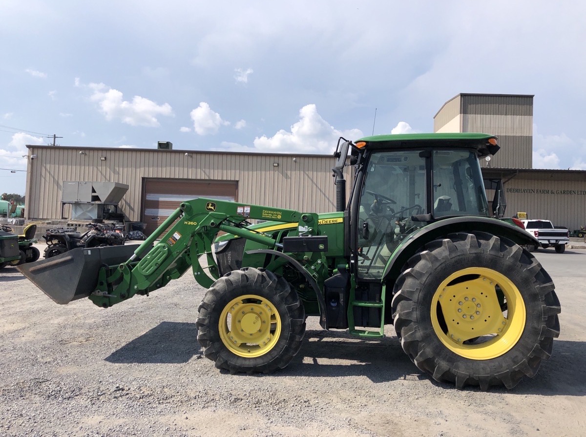 2017 John Deere 5100M Image 1
