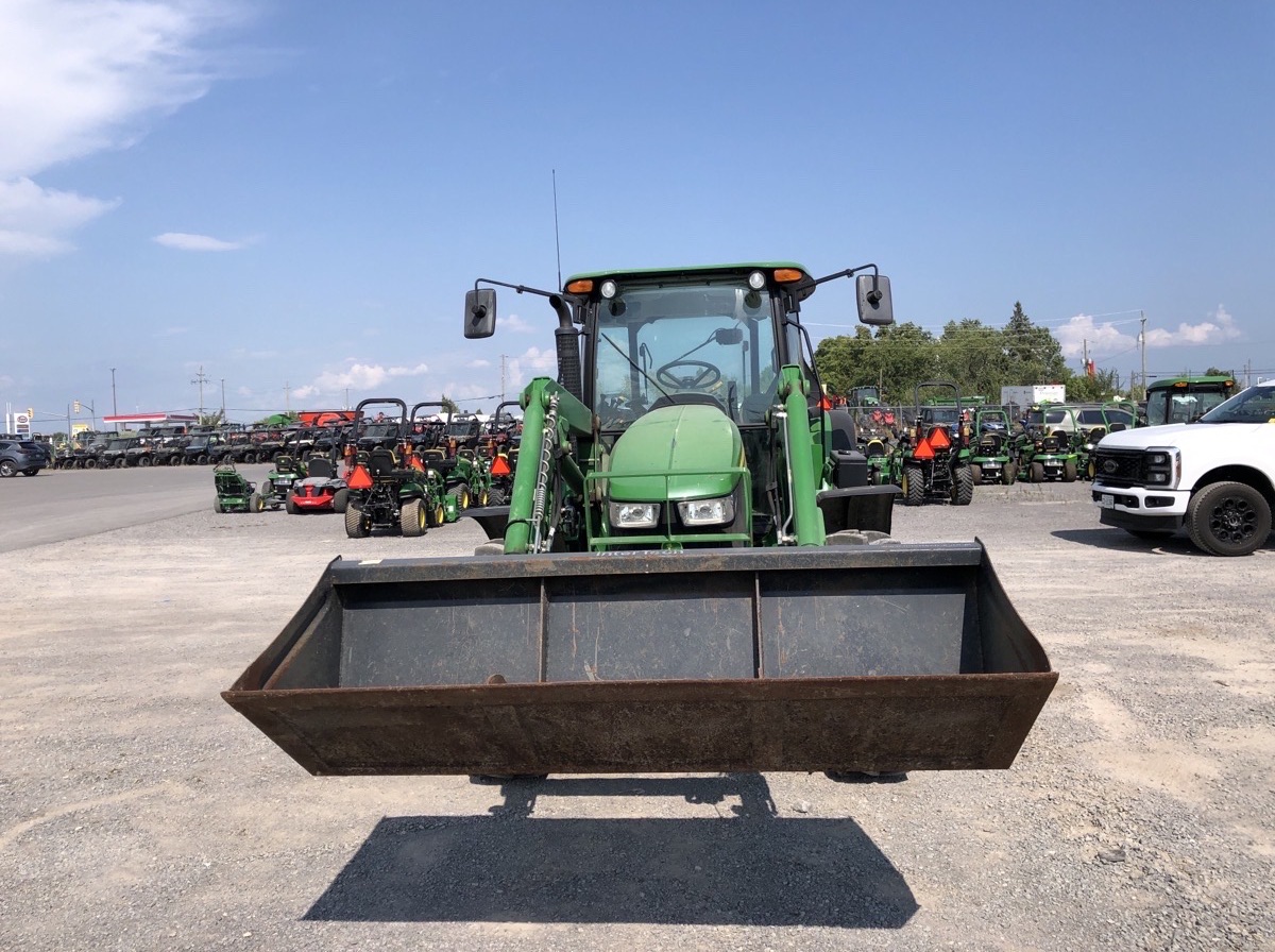 2017 John Deere 5100M Image 3