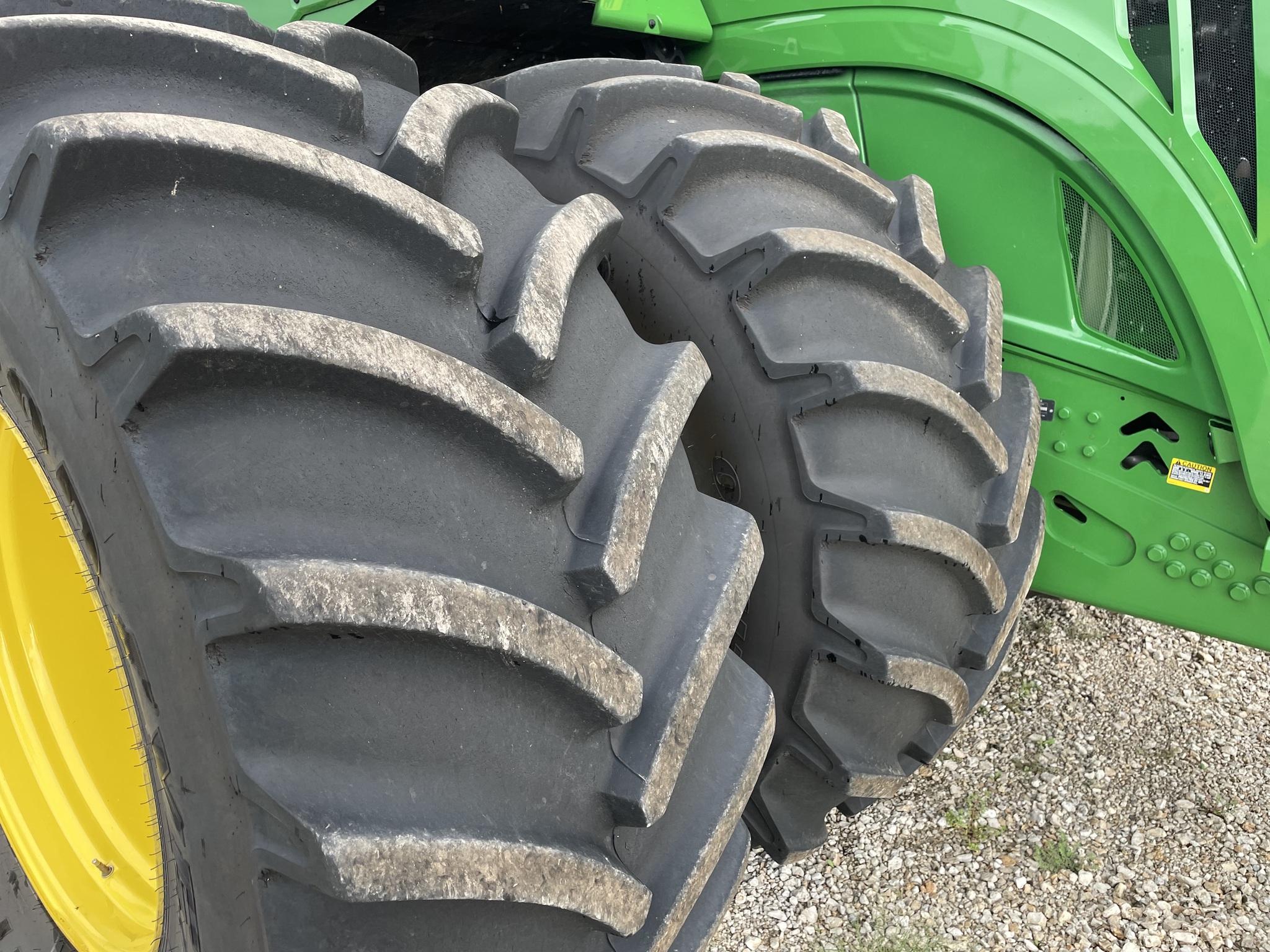  2022 John Deere 9R 640 at Heritage Tractor in Geneseo, IL