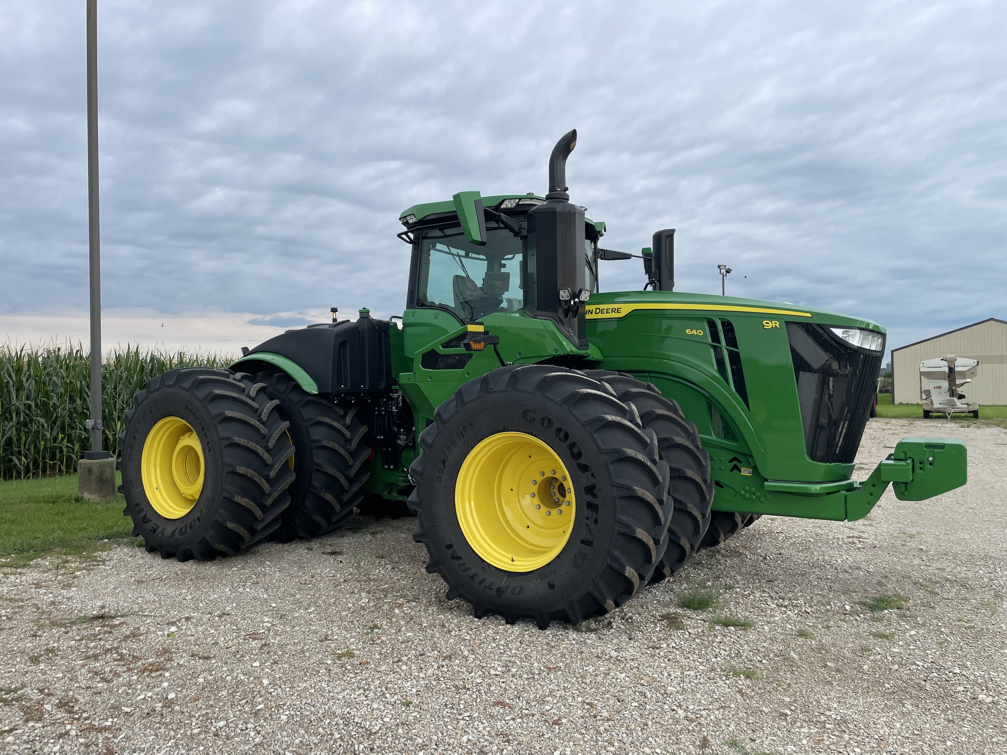  2022 John Deere 9R 640 at Heritage Tractor in Geneseo, IL
