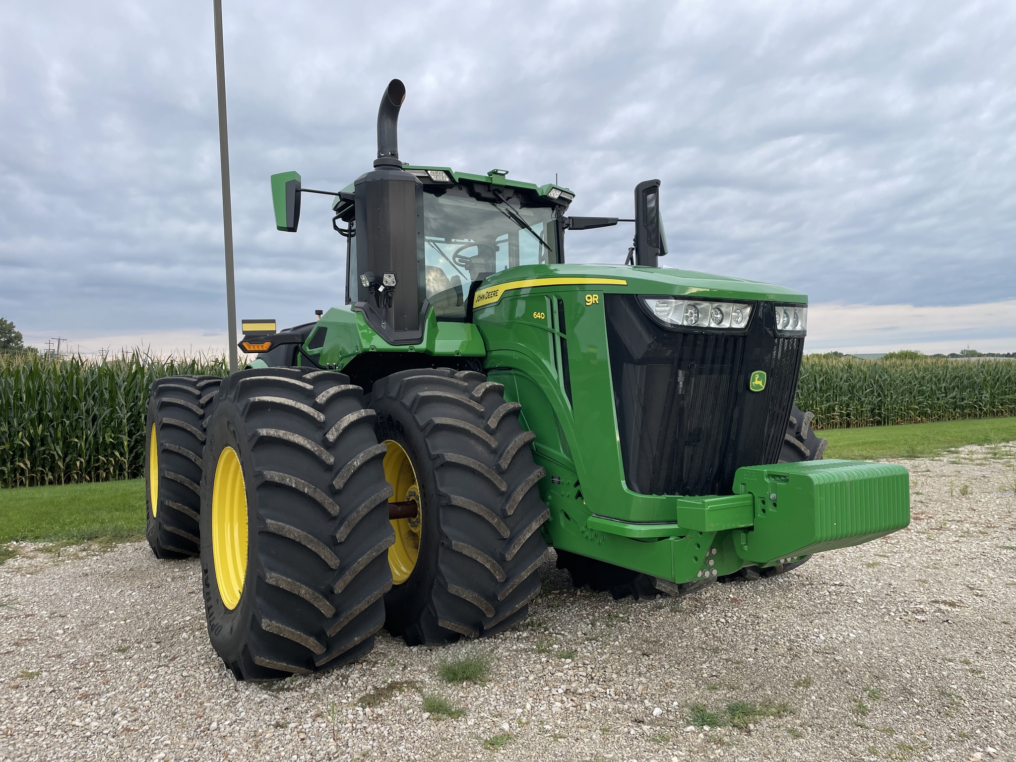  2022 John Deere 9R 640 at Heritage Tractor in Geneseo, IL