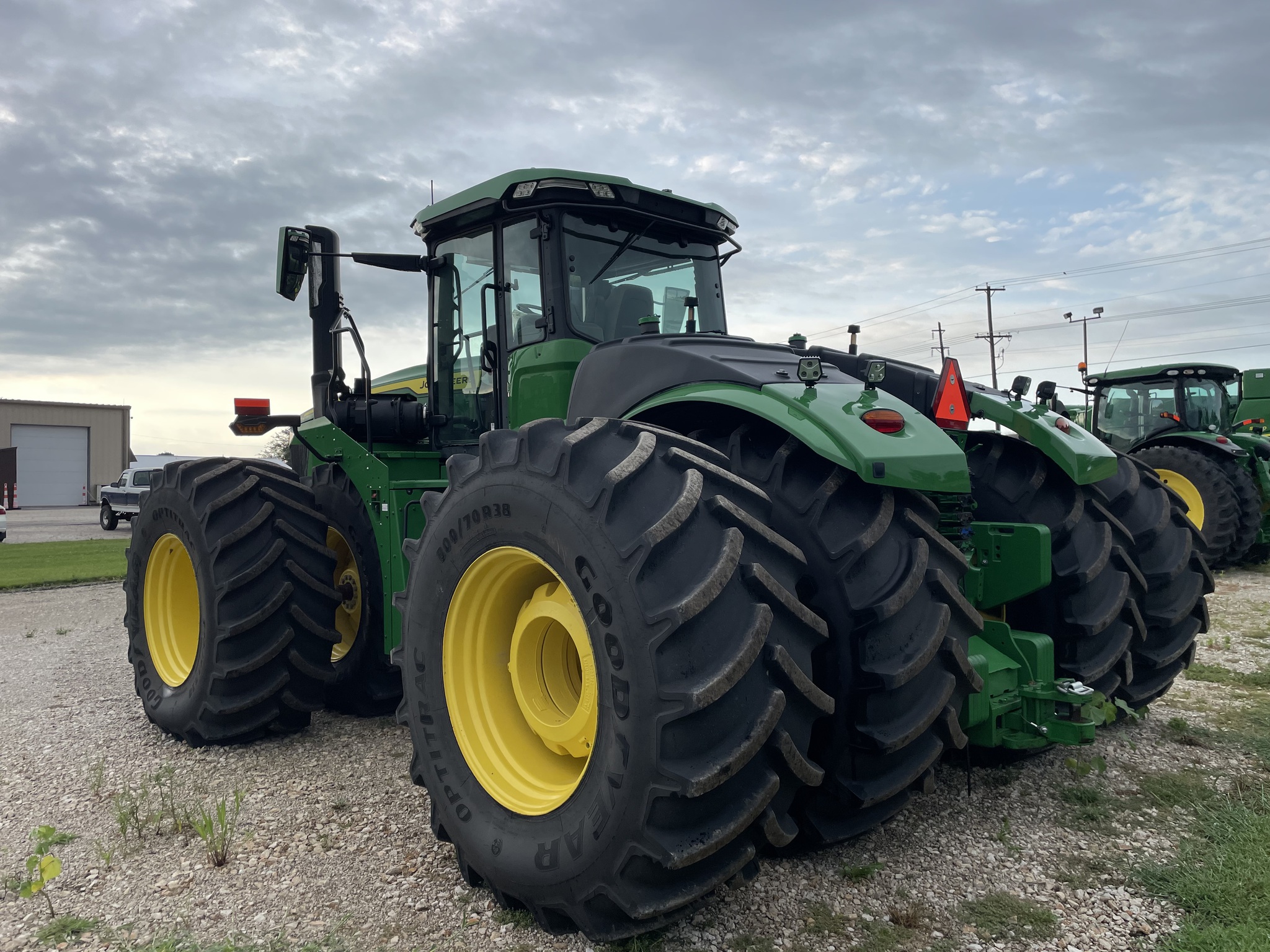  2022 John Deere 9R 640 at Heritage Tractor in Geneseo, IL