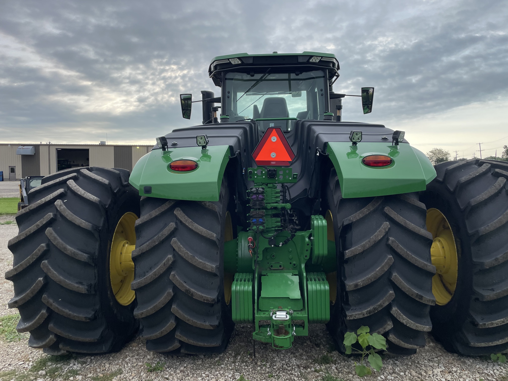  2022 John Deere 9R 640 at Heritage Tractor in Geneseo, IL