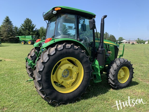 Photo of 2023 John Deere 6105E