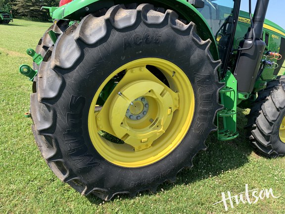 Photo of 2023 John Deere 6105E