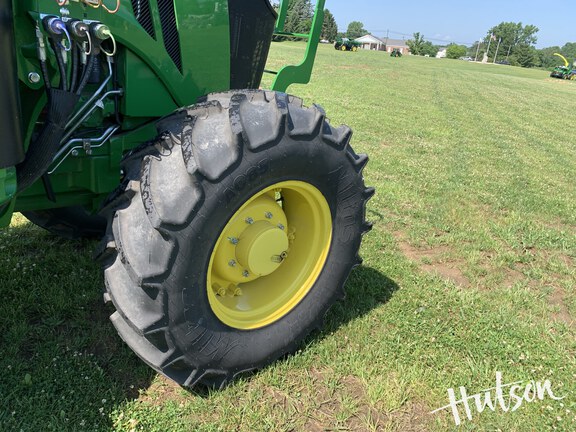 Photo of 2023 John Deere 6105E