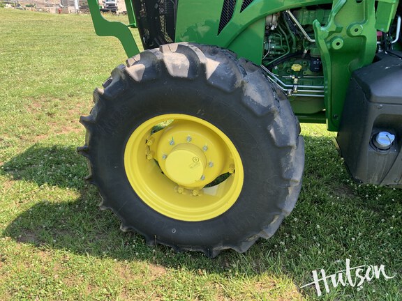 Photo of 2023 John Deere 6105E