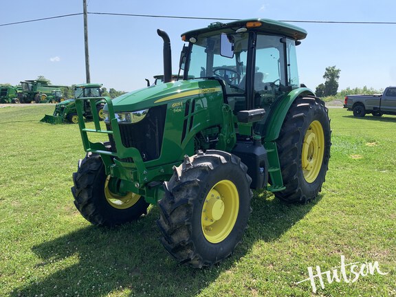 Photo of 2023 John Deere 6105E