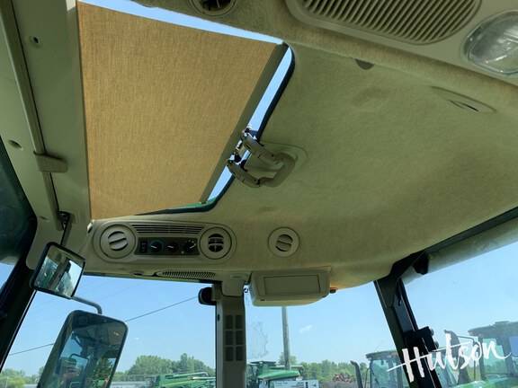 Photo of 2023 John Deere 6105E