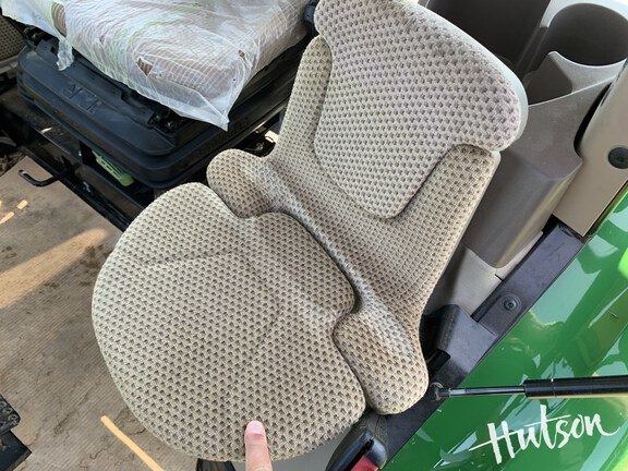 Photo of 2023 John Deere 6105E