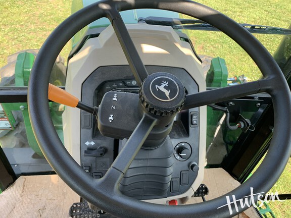 Photo of 2023 John Deere 6105E