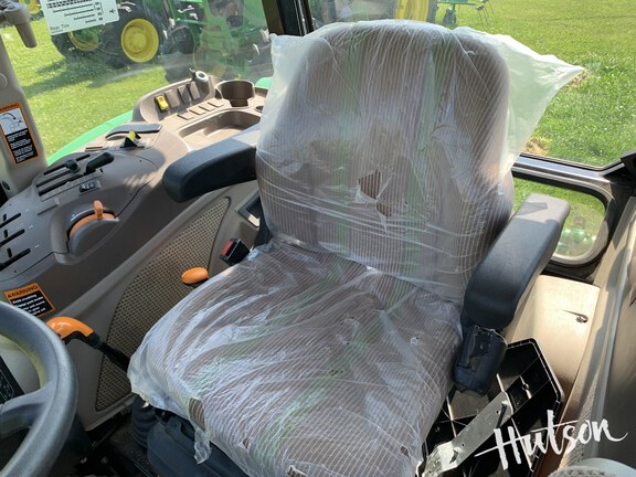 Photo of 2023 John Deere 6105E