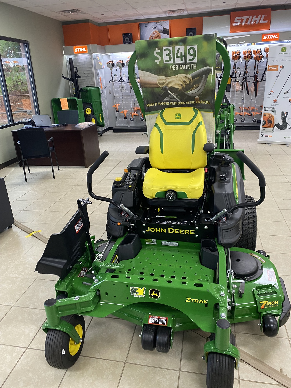 2023 John Deere Z920M Image 2