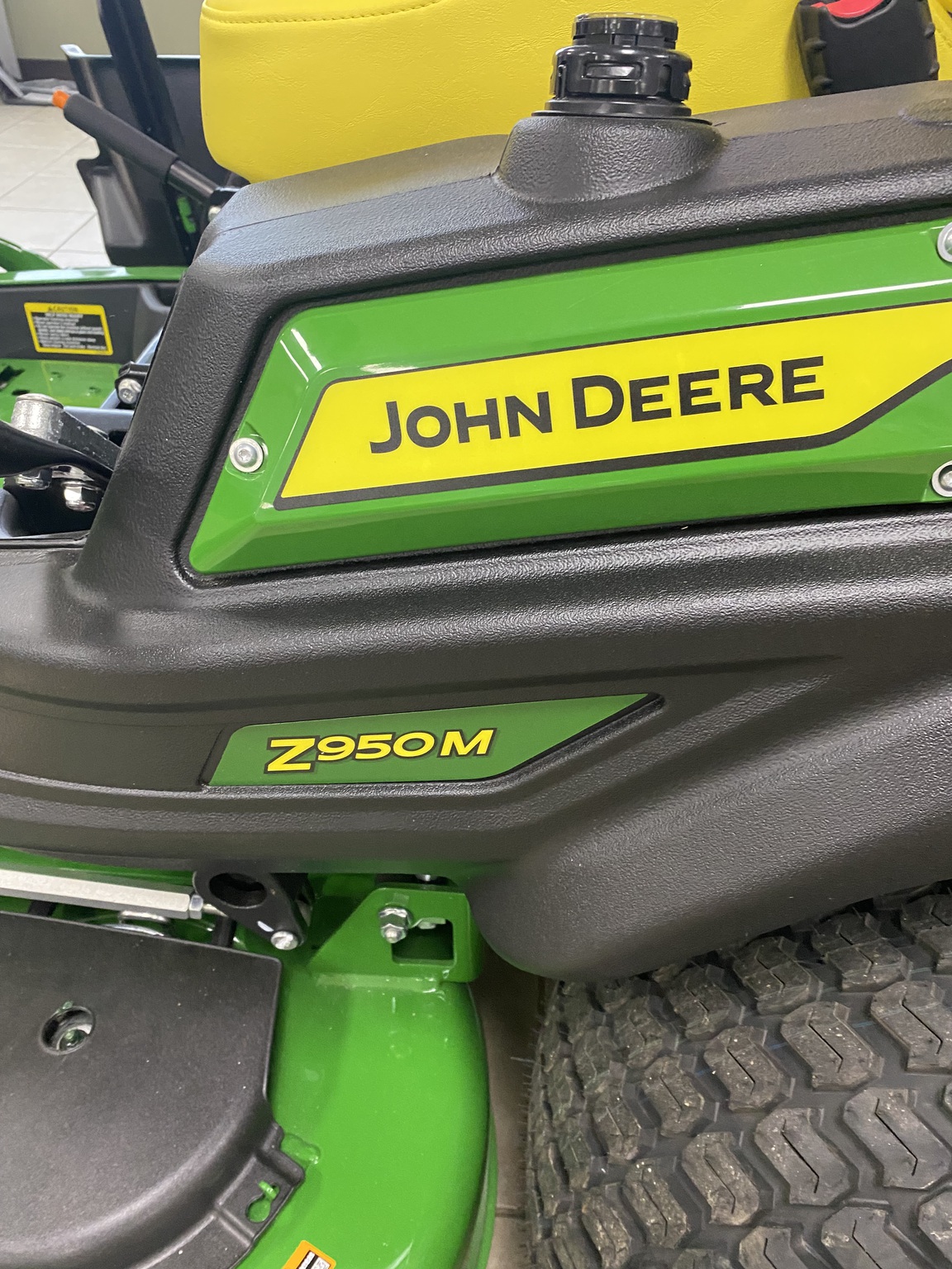 2023 John Deere Z920M Image 5
