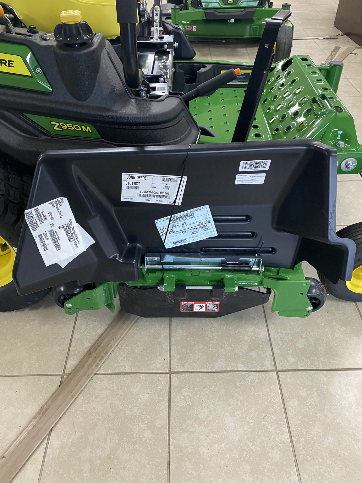 2023 John Deere Z920M Image 9
